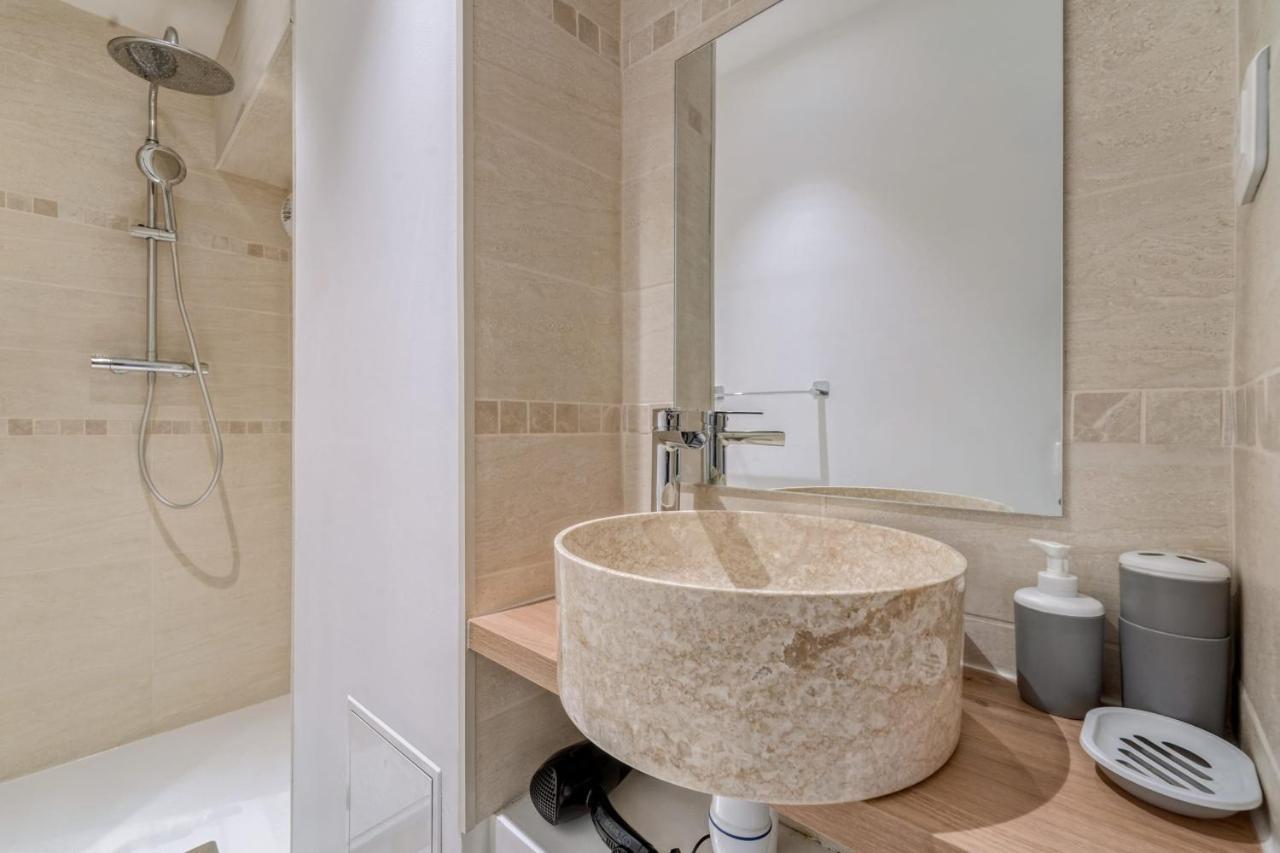 Beautiful Apartement With 2 Bedrooms In Paris Centre Bagian luar foto